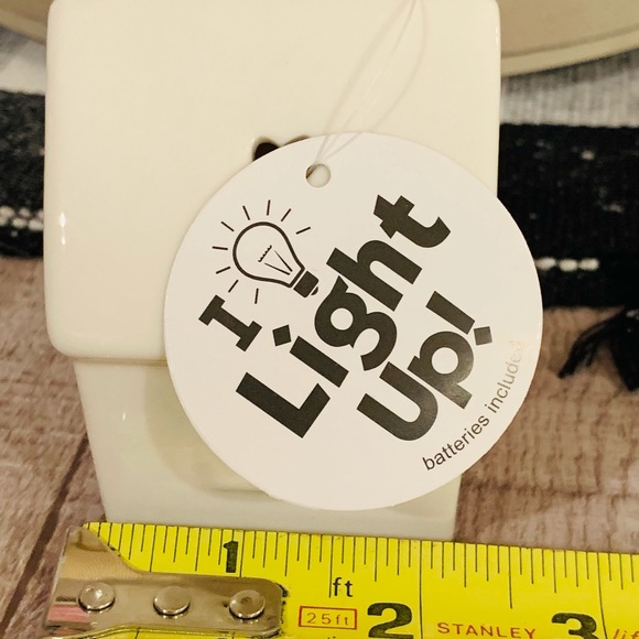 Light Up Ceramic Valentine’s House - Picture 7 of 12